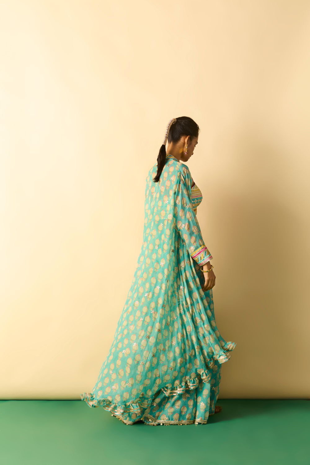 Dharika Cape Set