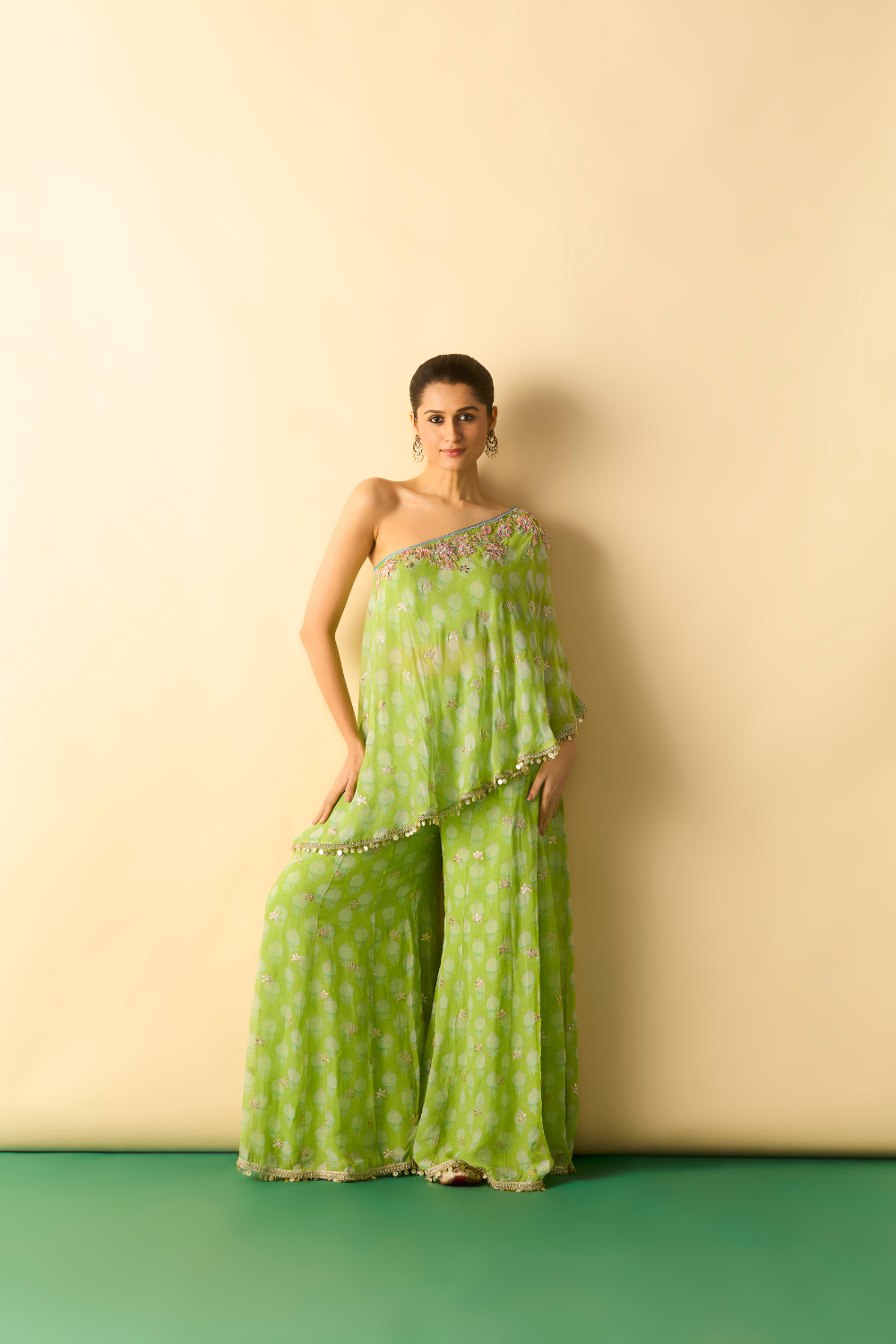 chhavi one shoulder set