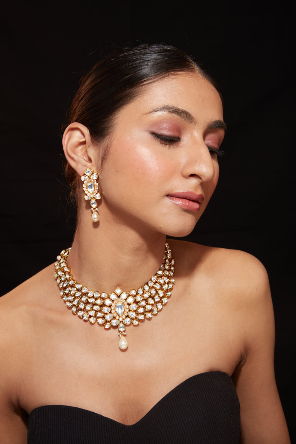 Roohani Kundan Pearl Choker Set