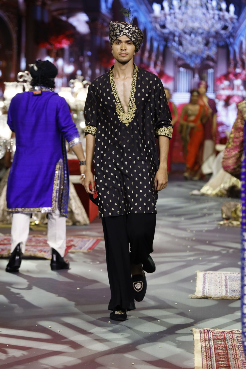 Zarvansh Noir Kurta Set