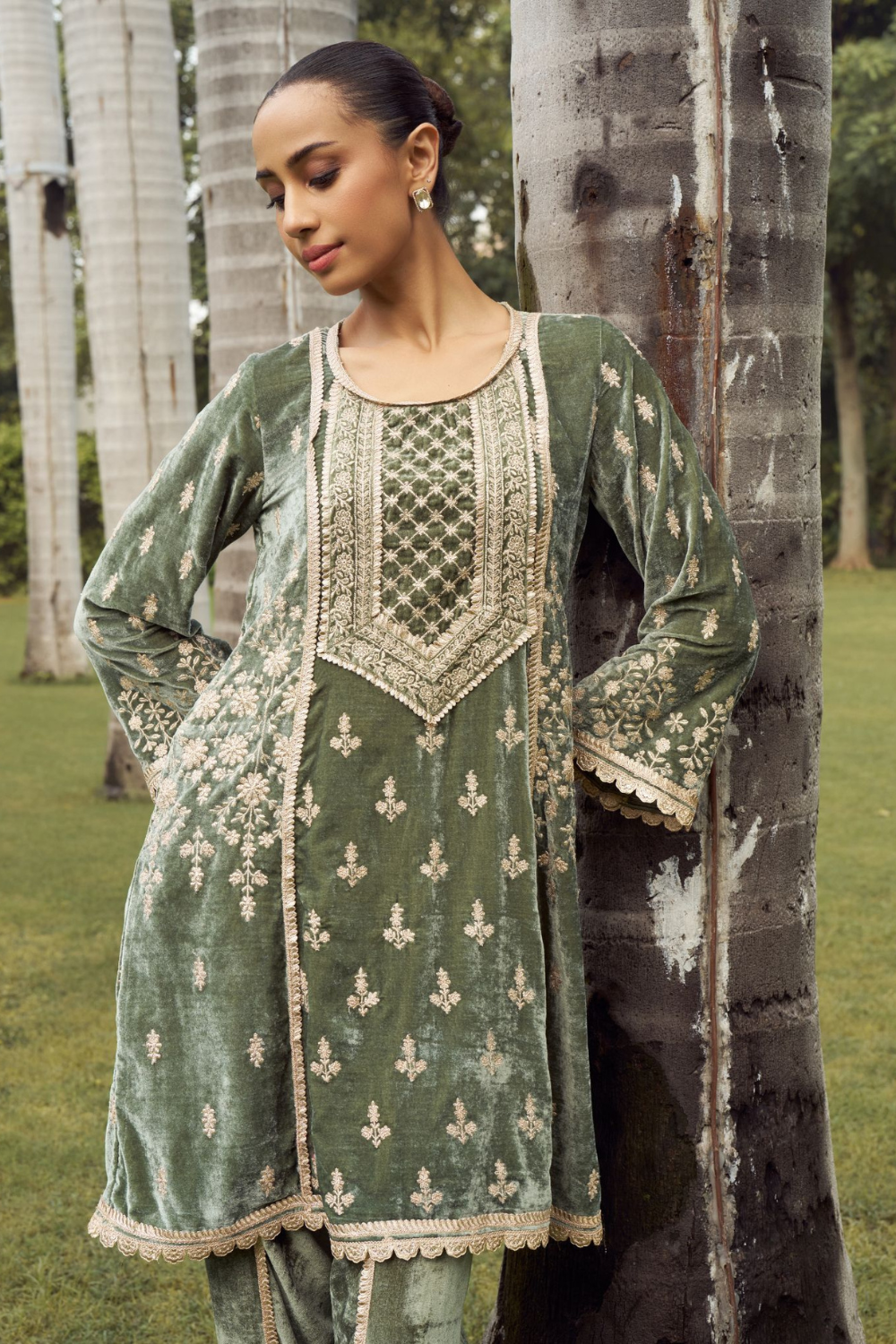 Velvet Shayari Olive Green Kurta Set With Banarsi Stripe Pani Gold Olive Green Shayari Dupatta