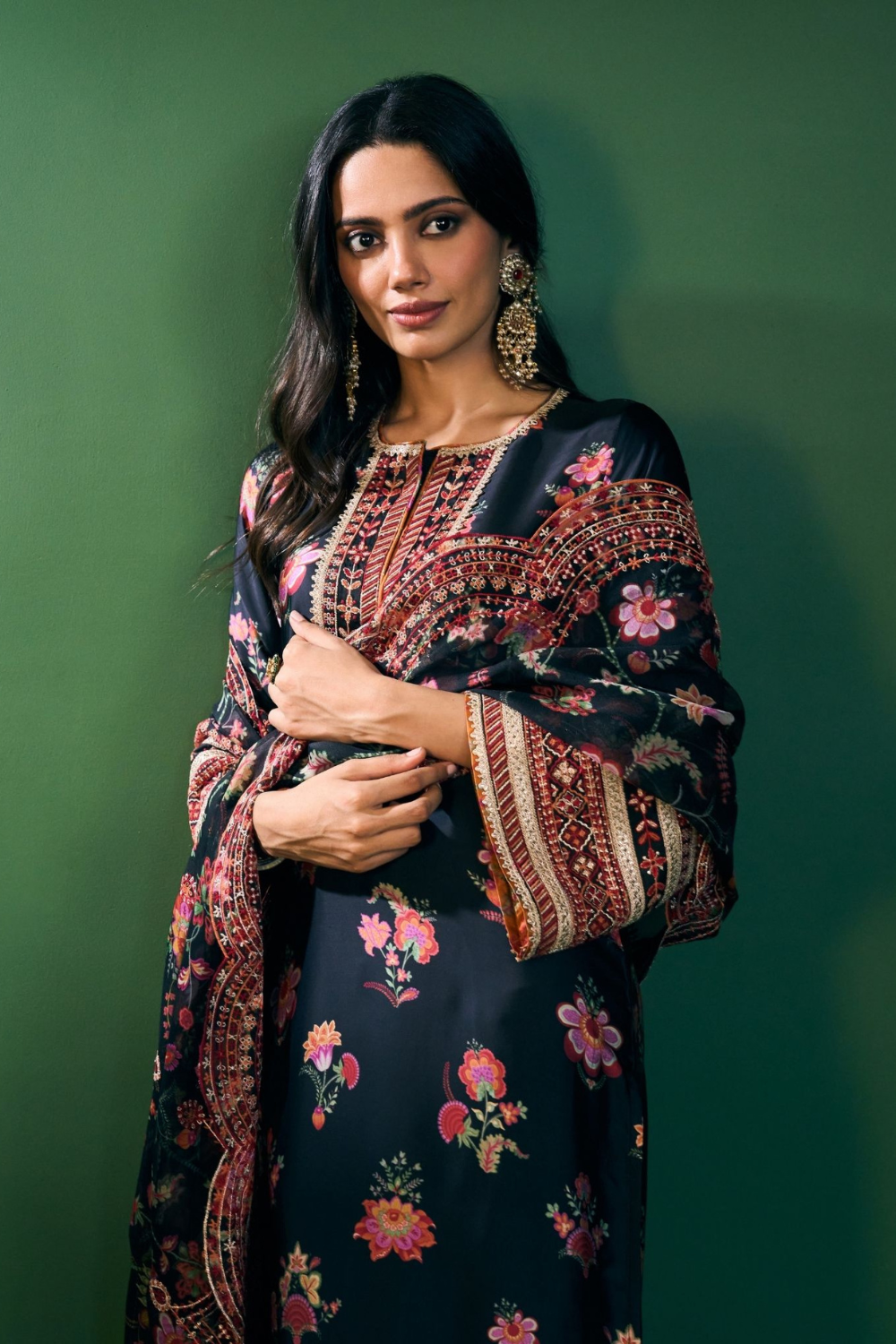 Ovia Cupro Satin Printed Black Kurta & Pant Set