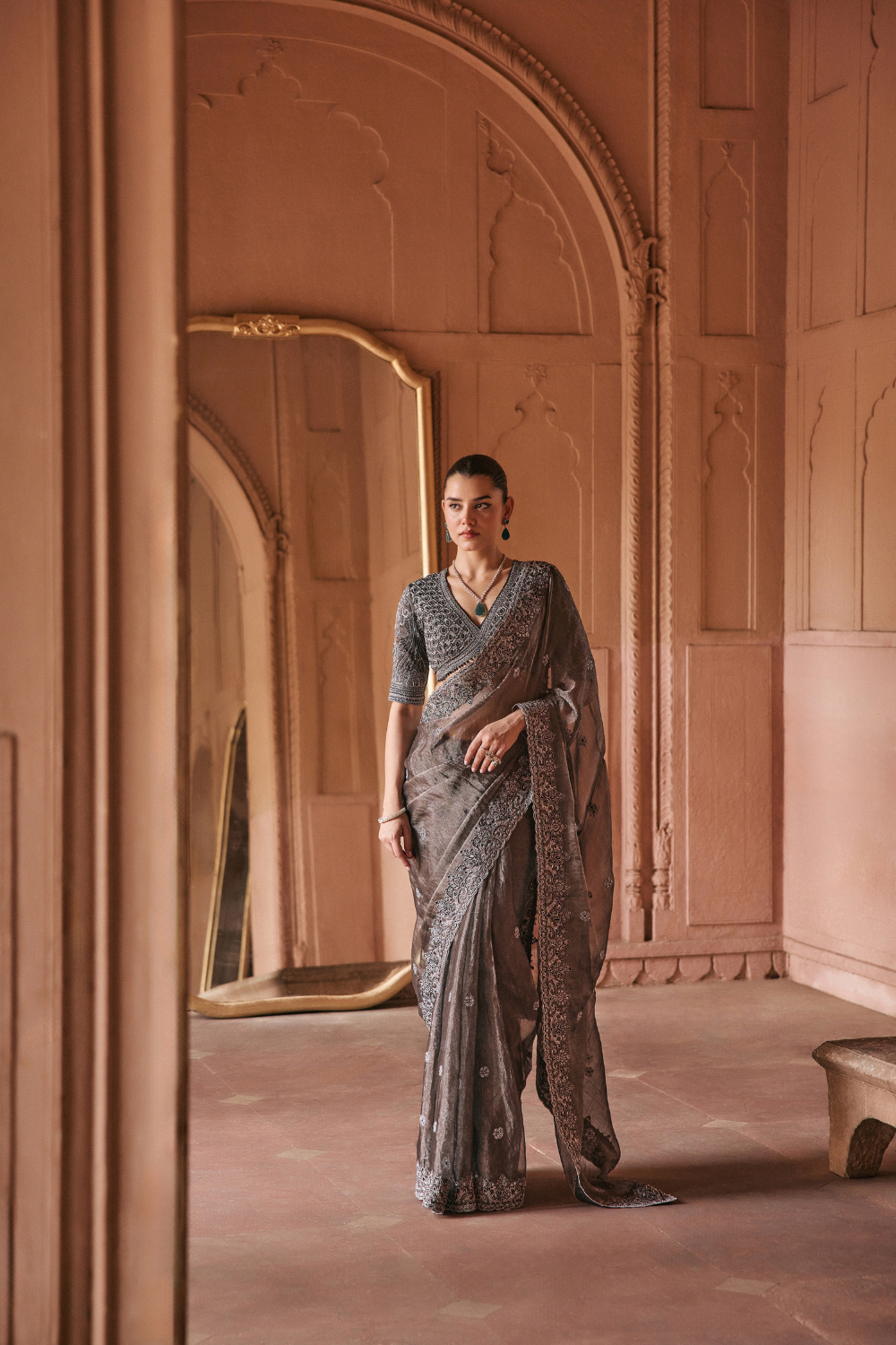 Black, dori, tissue, sari