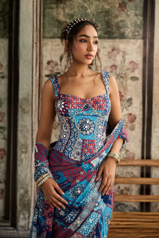 TEAL PRINT AND AND HIGHLIGHTED CORSET BLOUSE WITH PRE-DRAPED CLASSIC SAREE SET