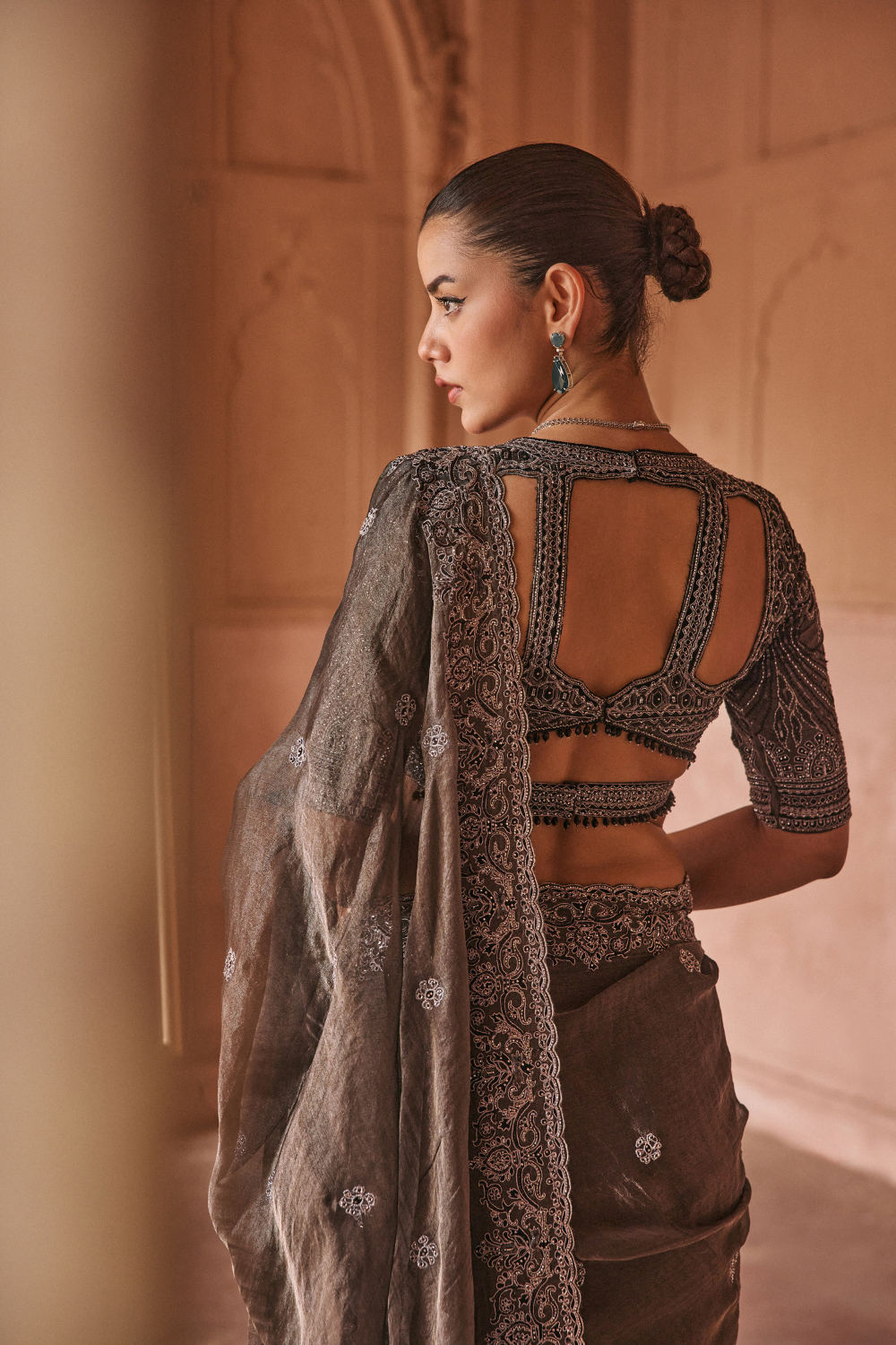 Black, dori, tissue, sari