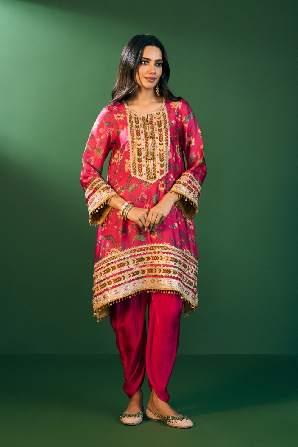 Sahi Cupro Satin Printed Fuchsia Kurta with Fuchsia Salwar Set