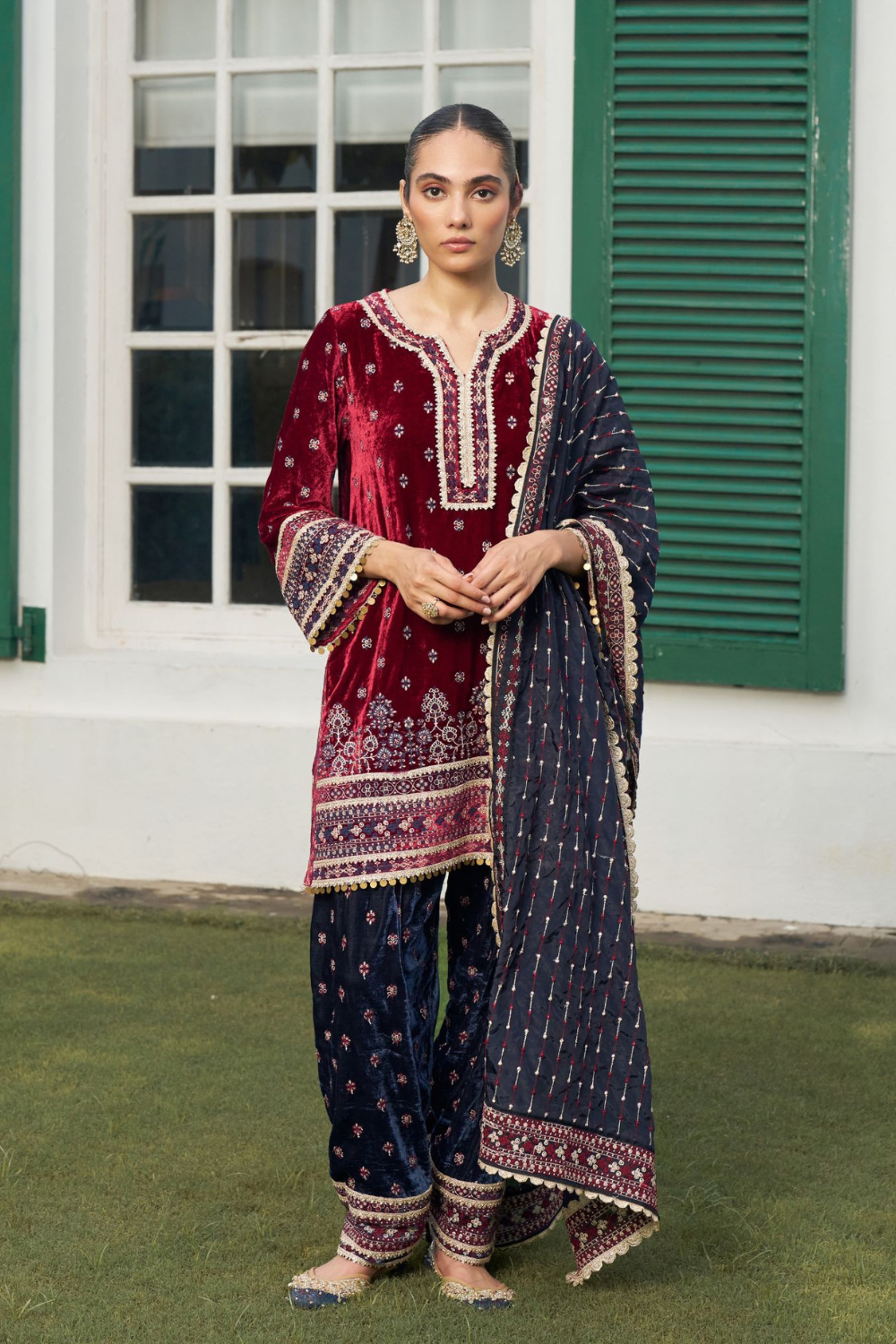 Velvet Wine Tami Kurta Set With Viscose Glass Organza Navy Tami Dupatta