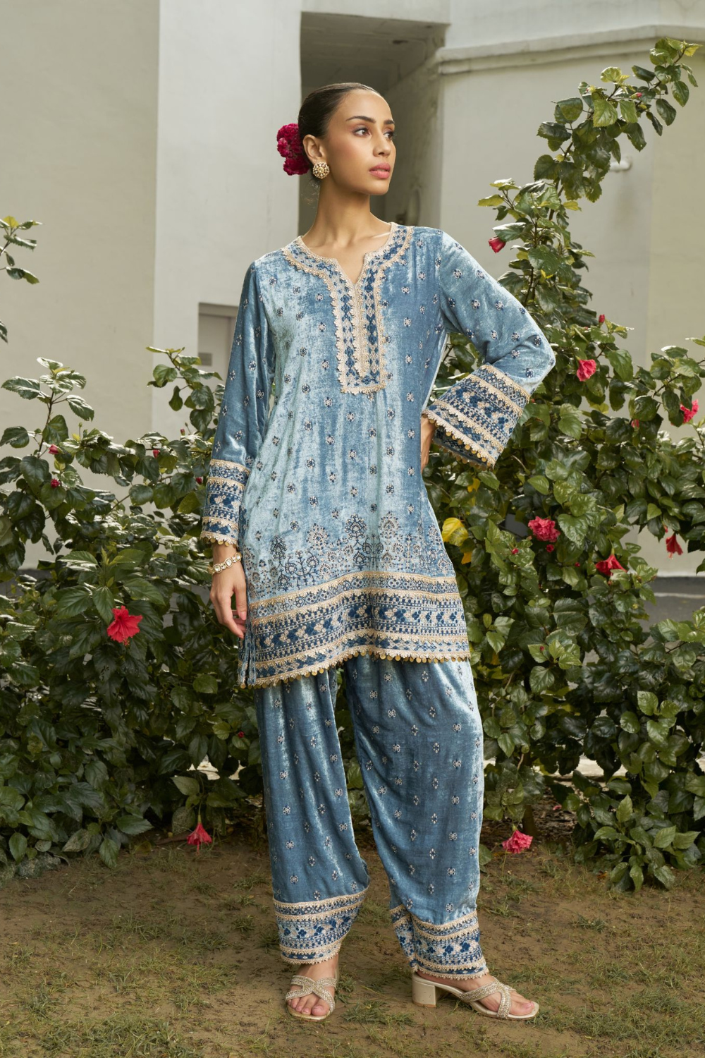 Velvet Steel Blue Tami Kurta Set With Viscose Glass Organza Steel Blue Tami Dupatta
