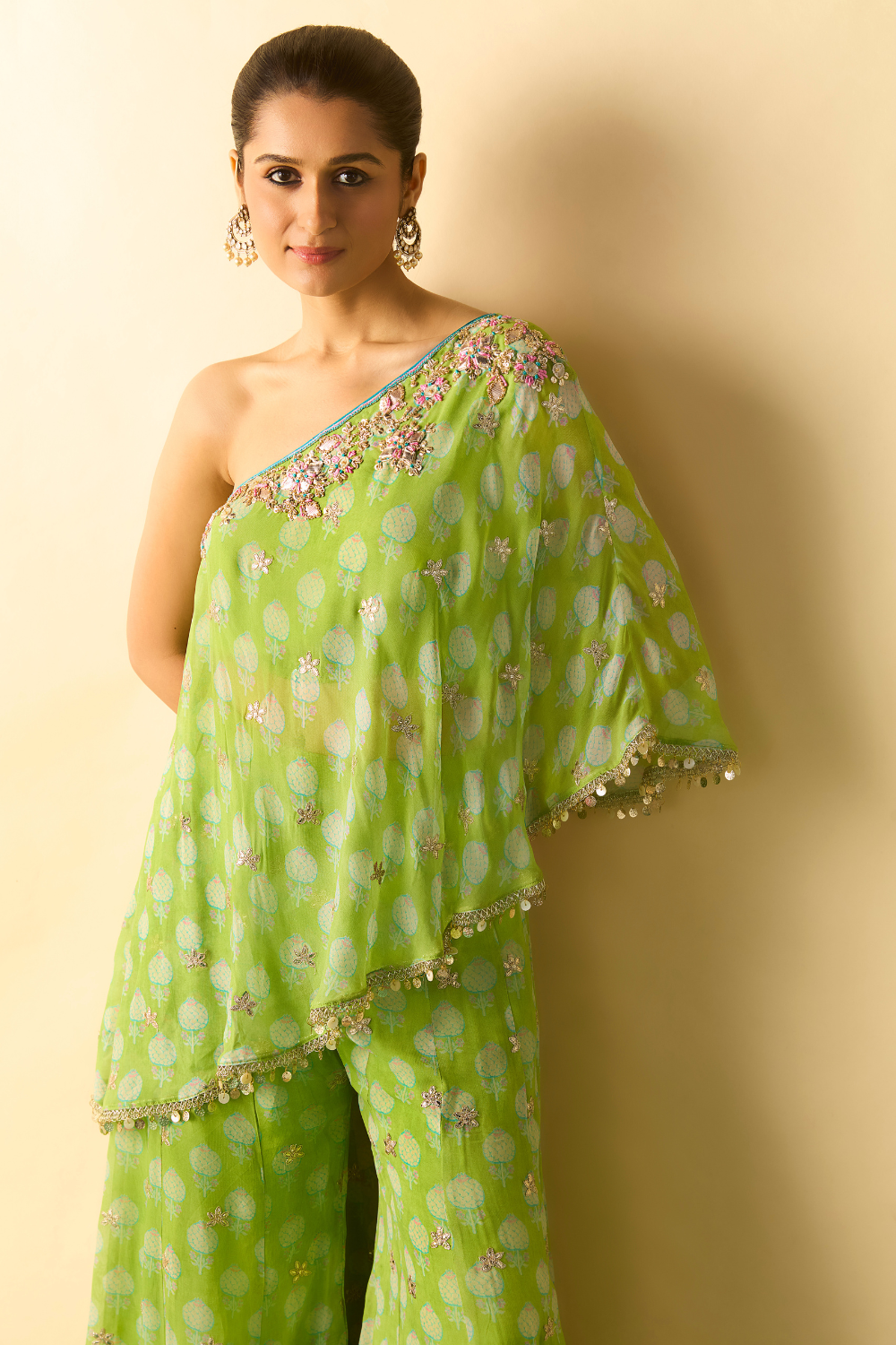 chhavi one shoulder set