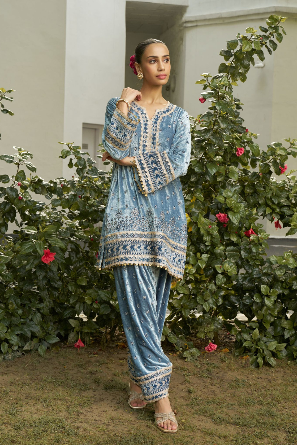 Velvet Steel Blue Tami Kurta Set With Viscose Glass Organza Steel Blue Tami Dupatta