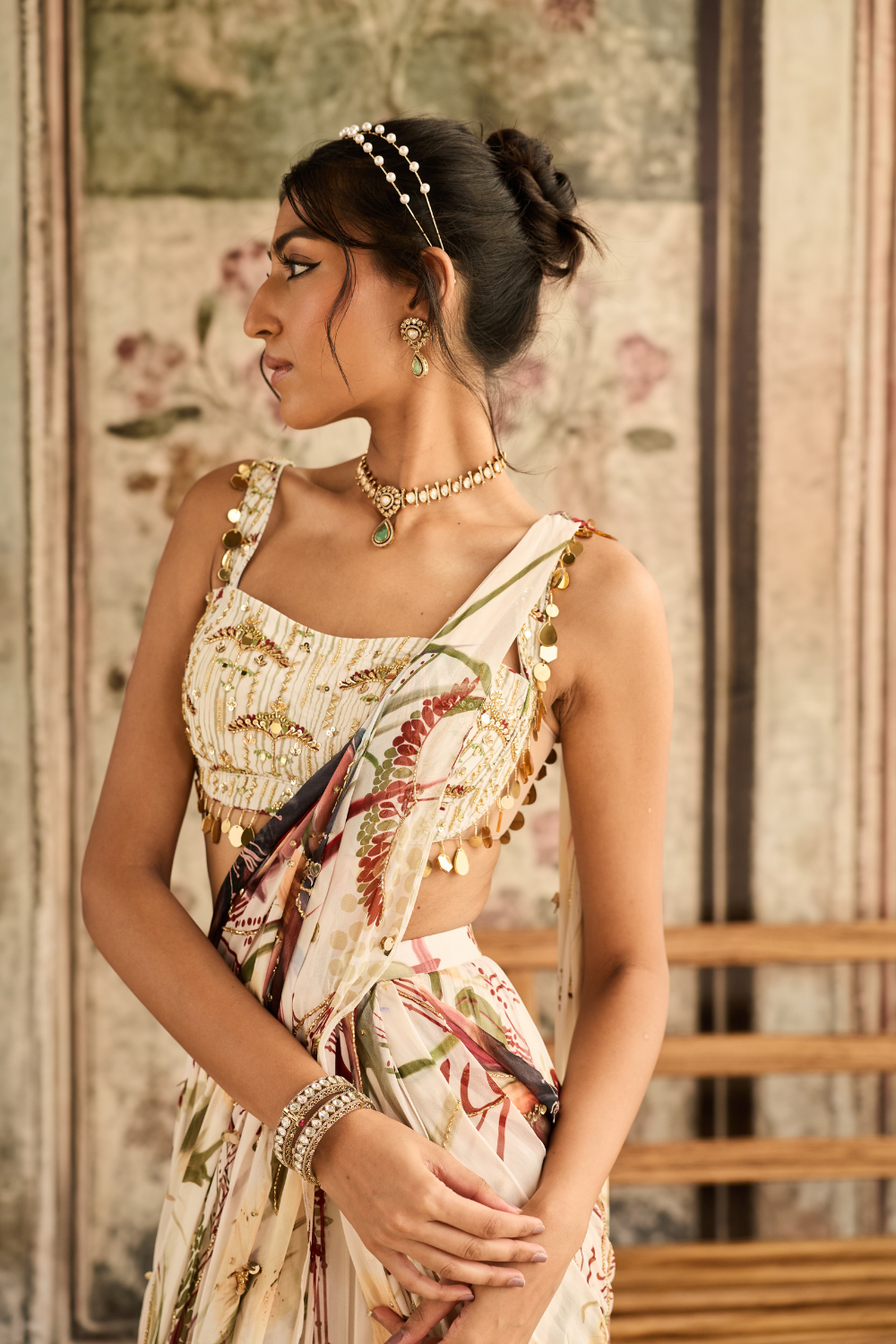 IVORY FLORAL PRINT AND HIGHLIGHTED SKIRT SAREE SET
