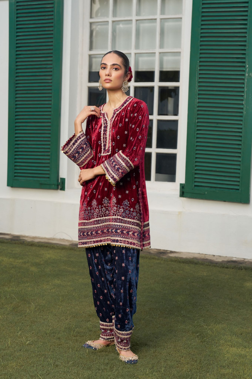 Velvet Wine Tami Kurta Set With Viscose Glass Organza Navy Tami Dupatta