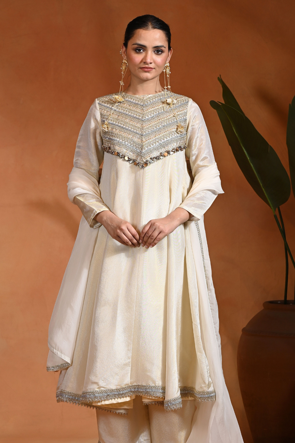 Ivory L04