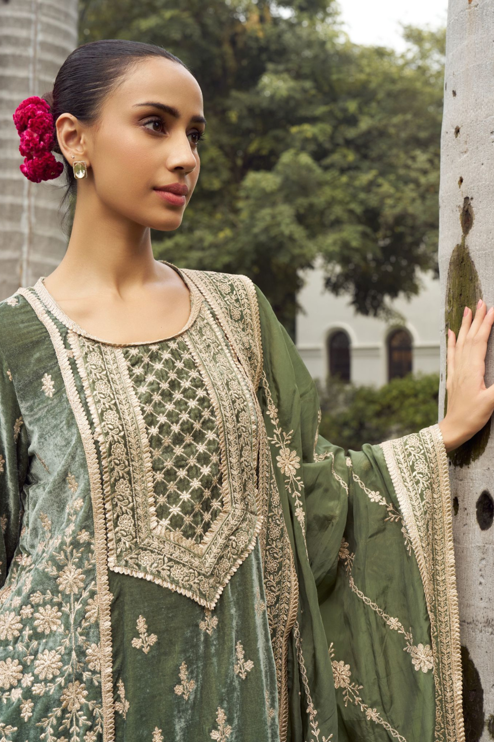 Velvet Shayari Olive Green Kurta Set With Banarsi Stripe Pani Gold Olive Green Shayari Dupatta