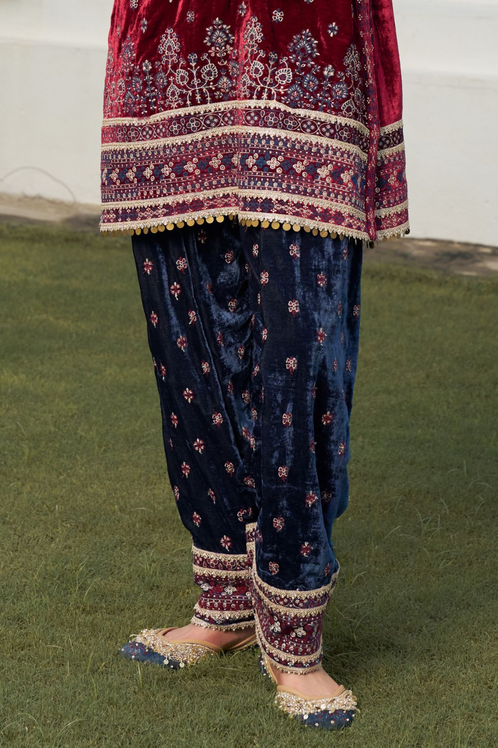 Velvet Wine Tami Kurta Set With Viscose Glass Organza Navy Tami Dupatta