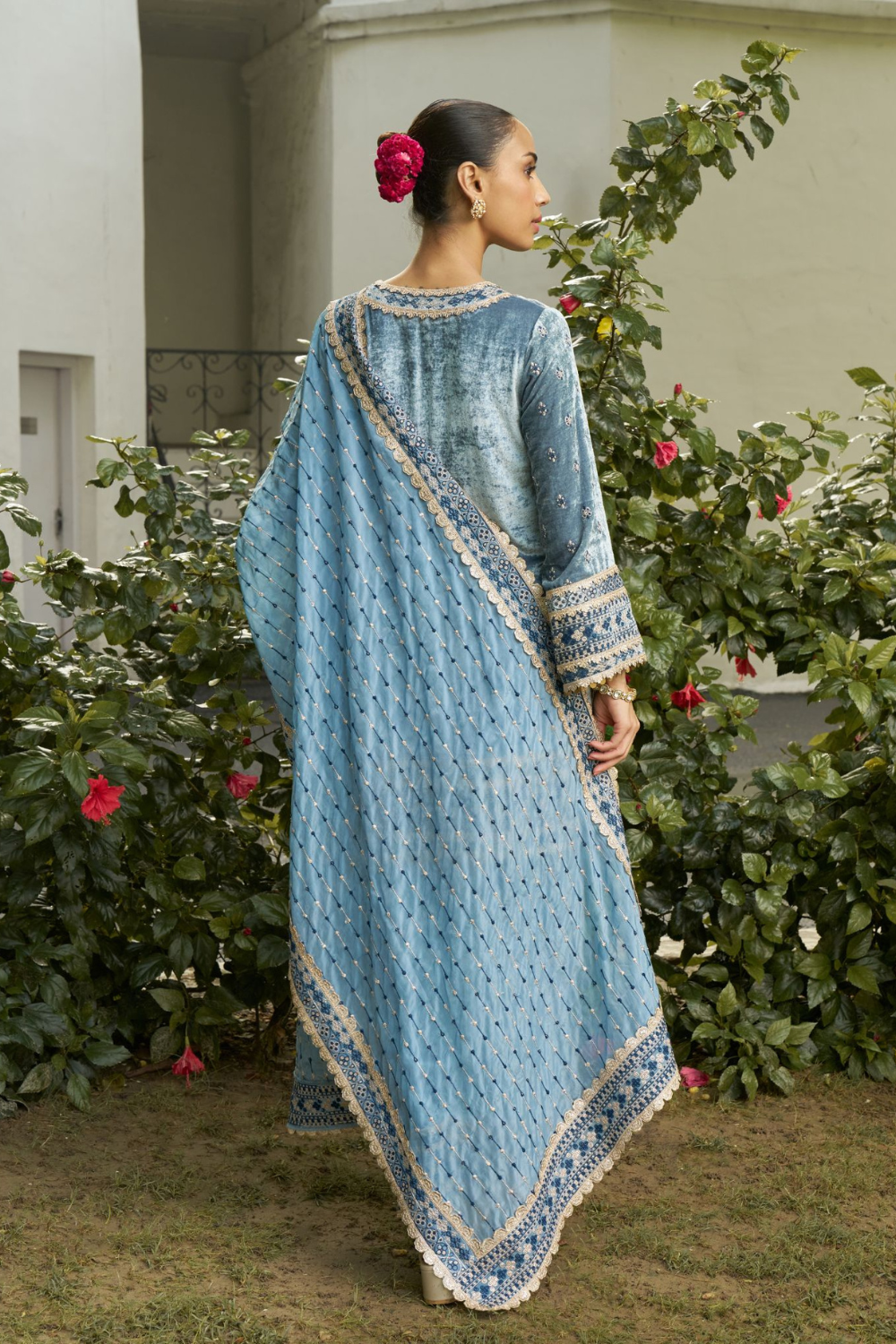 Velvet Steel Blue Tami Kurta Set With Viscose Glass Organza Steel Blue Tami Dupatta