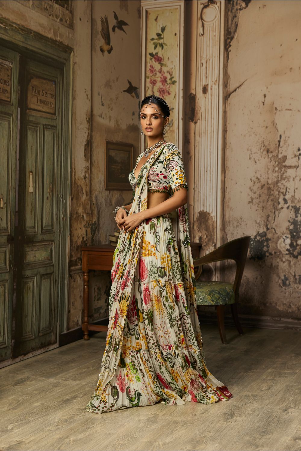 IVORY PRINT AND HIGHLIGHTED TIERED SKIRT SAREE SET