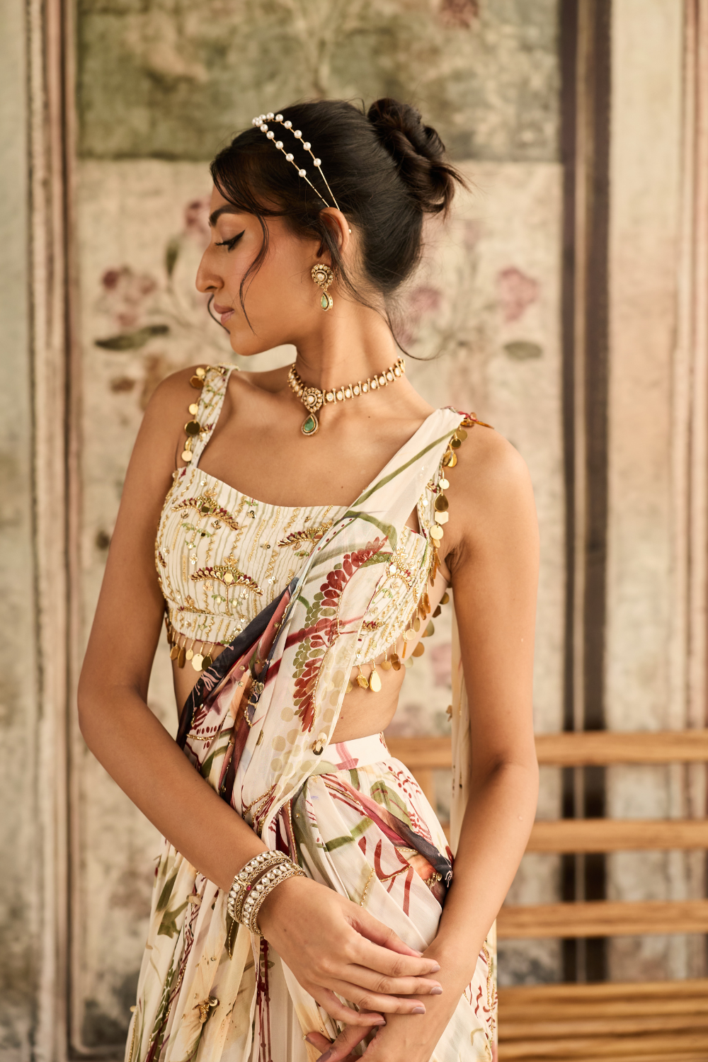 IVORY FLORAL PRINT AND HIGHLIGHTED SKIRT SAREE SET