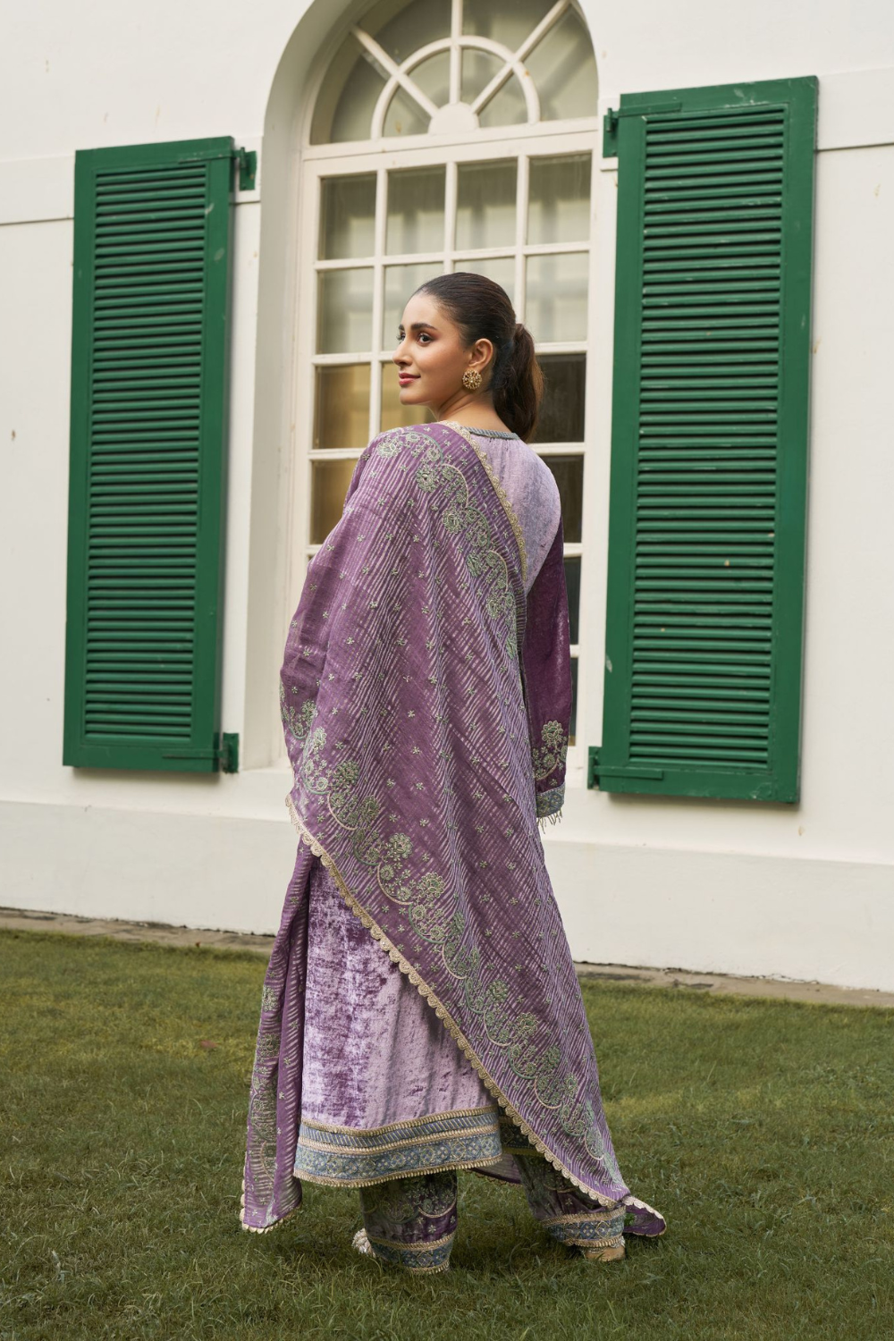 Velvet Madhaniya Lavender Kurta Set With Banarsi Stripe Pani Gold Lavender Madhaniya Dupatta