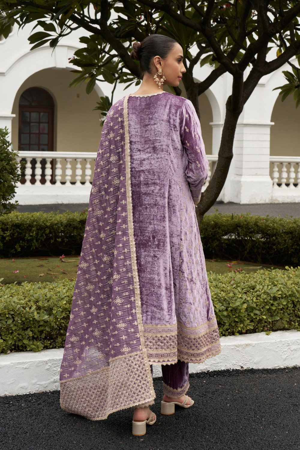 Velvet Suramya Lavender Kurta Set With Banarsi Stripe Pani Gold Lavender Suramya Dupatta