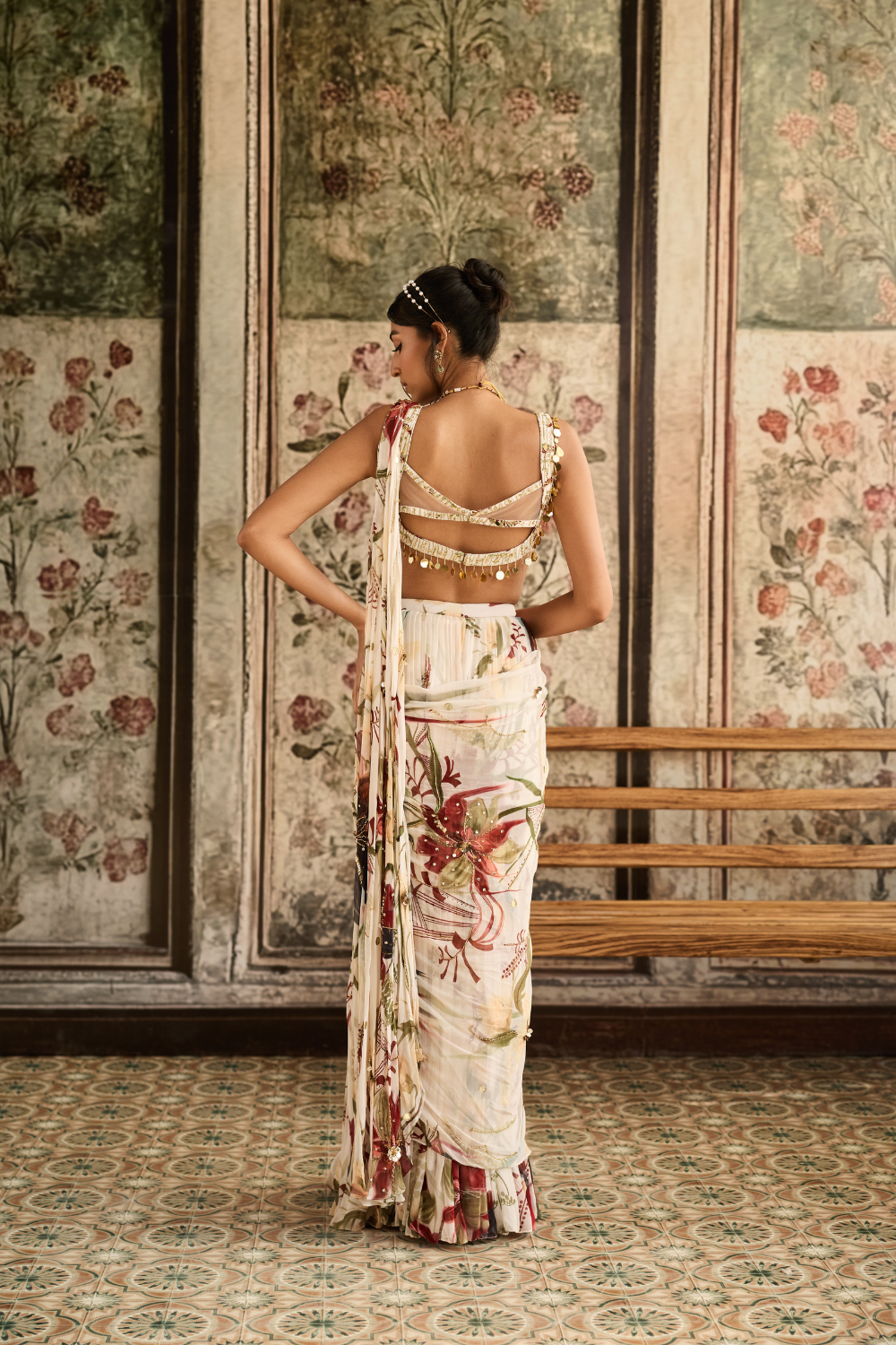 IVORY FLORAL PRINT AND HIGHLIGHTED SKIRT SAREE SET