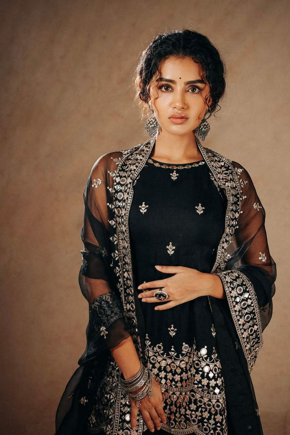 Anupama Parameswaran in Yukta Sharara Set