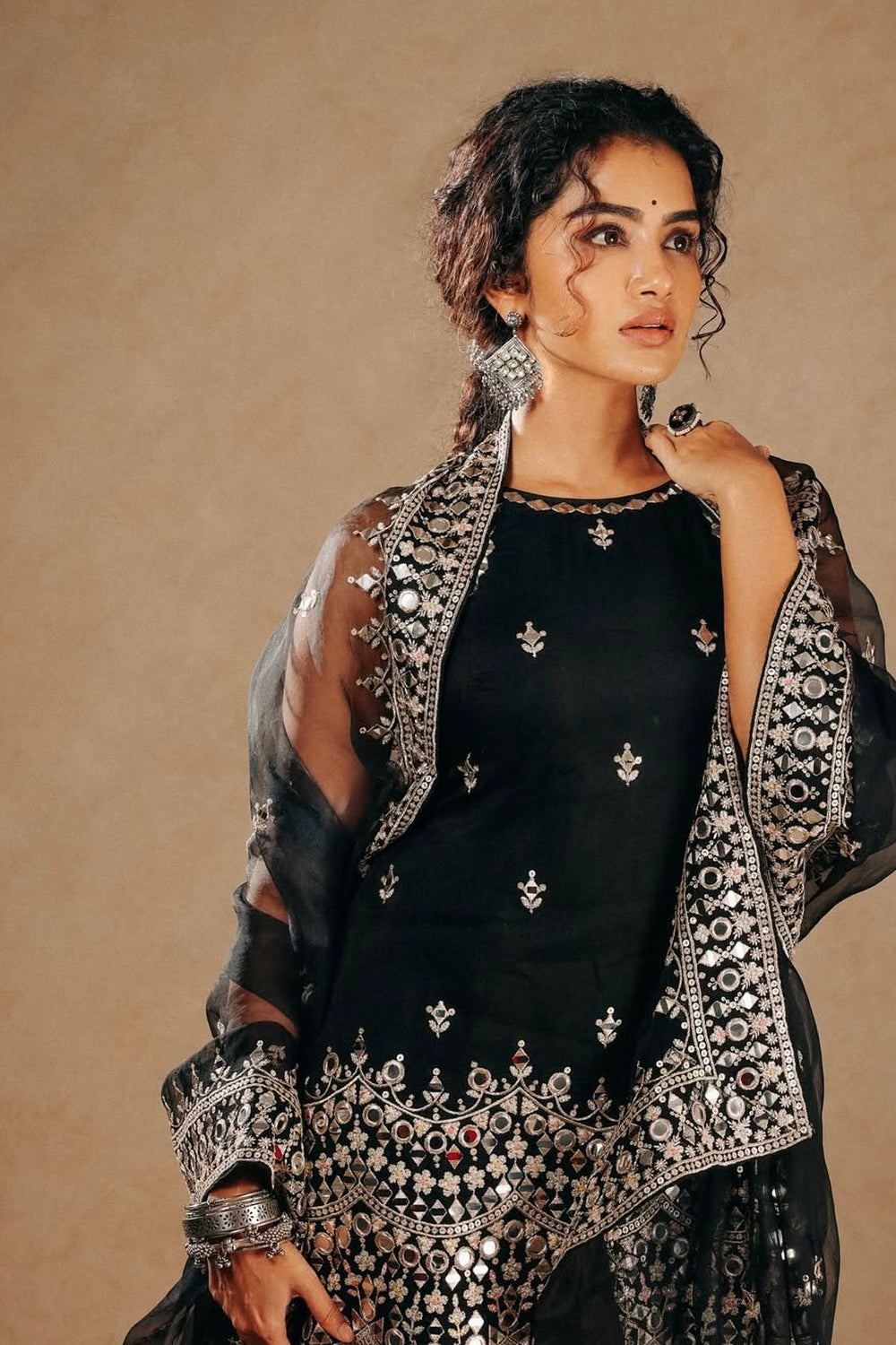 Anupama Parameswaran in Yukta Sharara Set