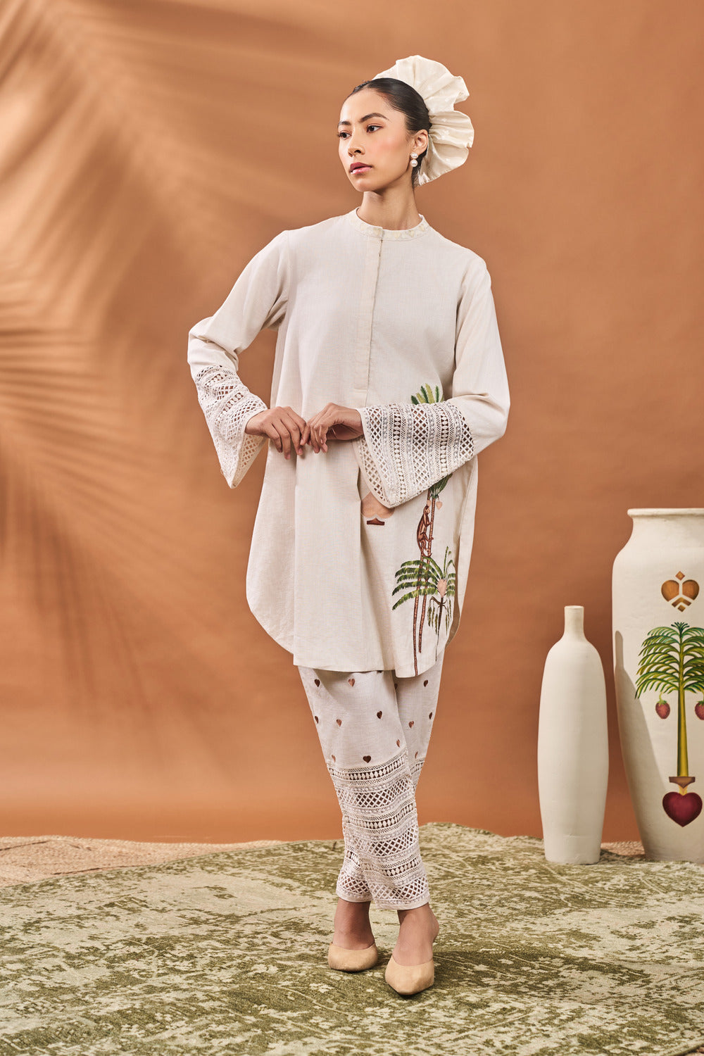 IVORY BLOOMING BOARD TUNIC SET