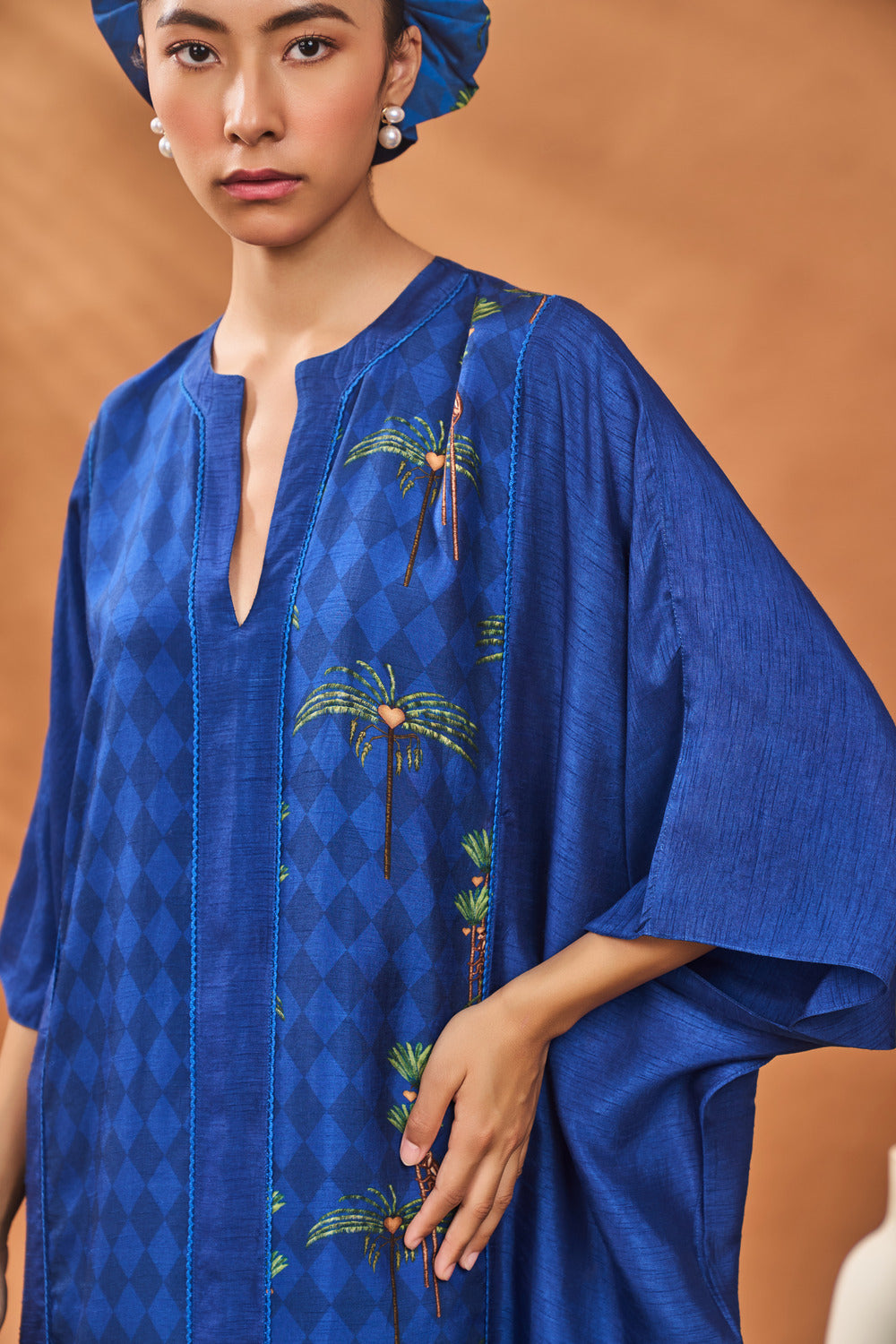 NAVY BLOOMING BOARD KAFTAN