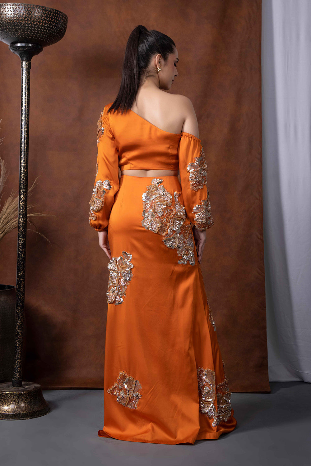 Arjwan Offshoulder top