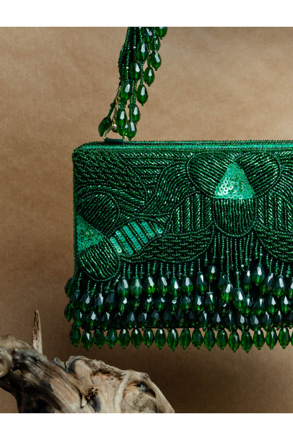 Ornate Radiance Kasse Emerald Allure
