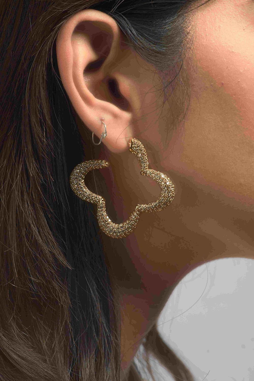 Statement
Hoops With White Prong Set
Crystals