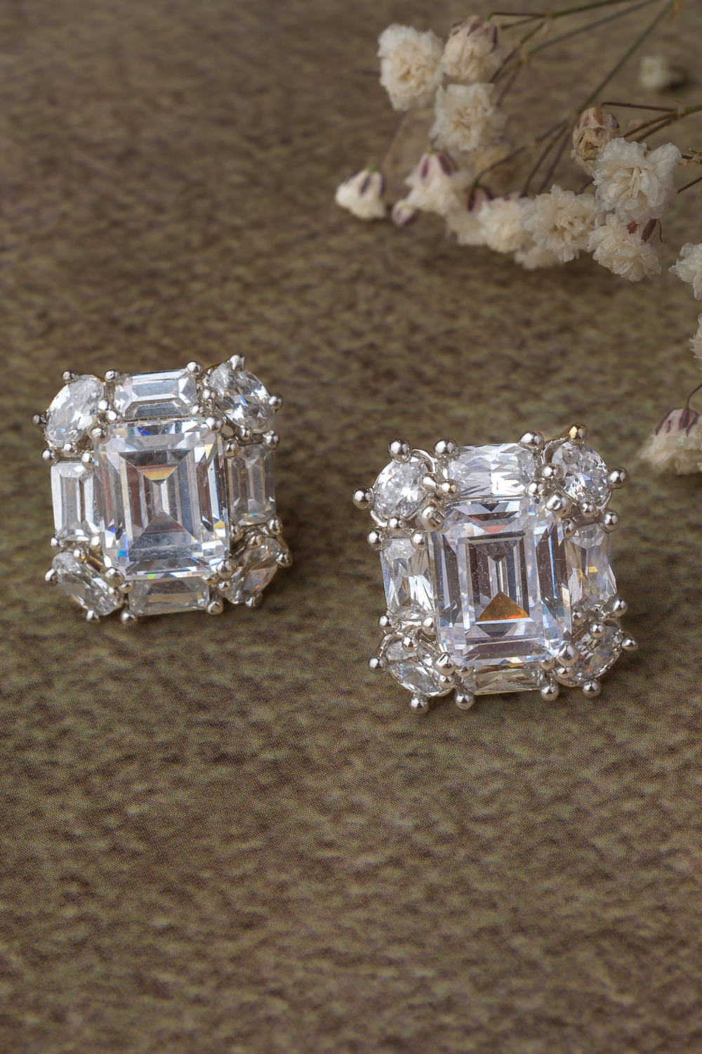 Ravelia Zircon Stud Earrings