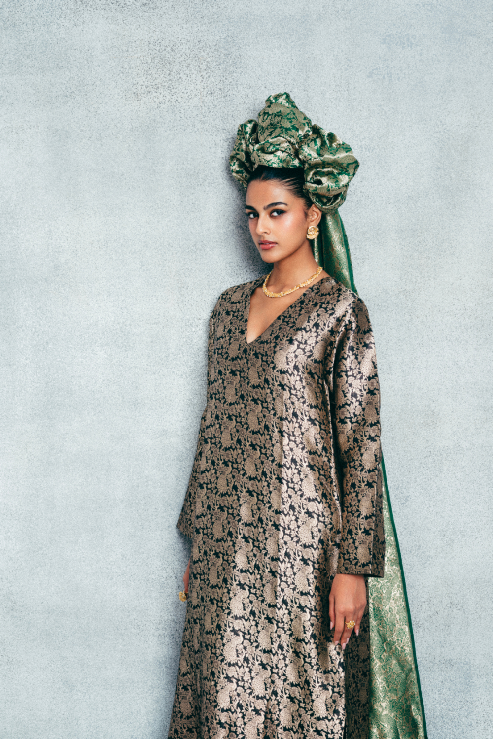 Handwoven Black &amp; Gold Banarasi Kaftan