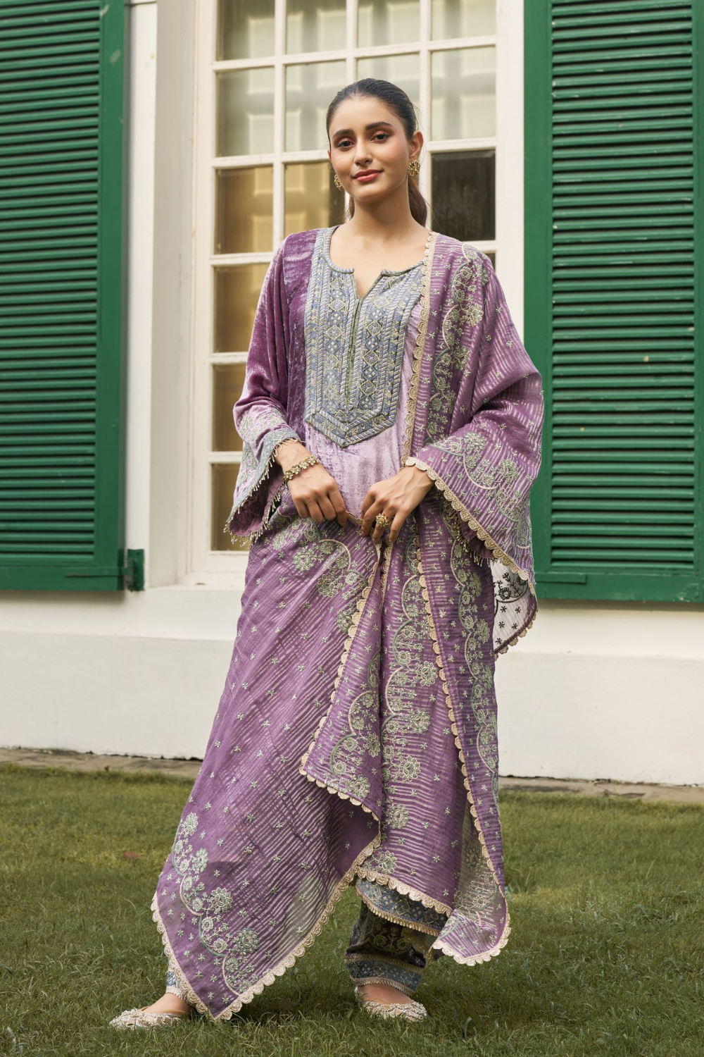 Velvet Madhaniya Lavender Kurta Set With Banarsi Stripe Pani Gold Lavender Madhaniya Dupatta
