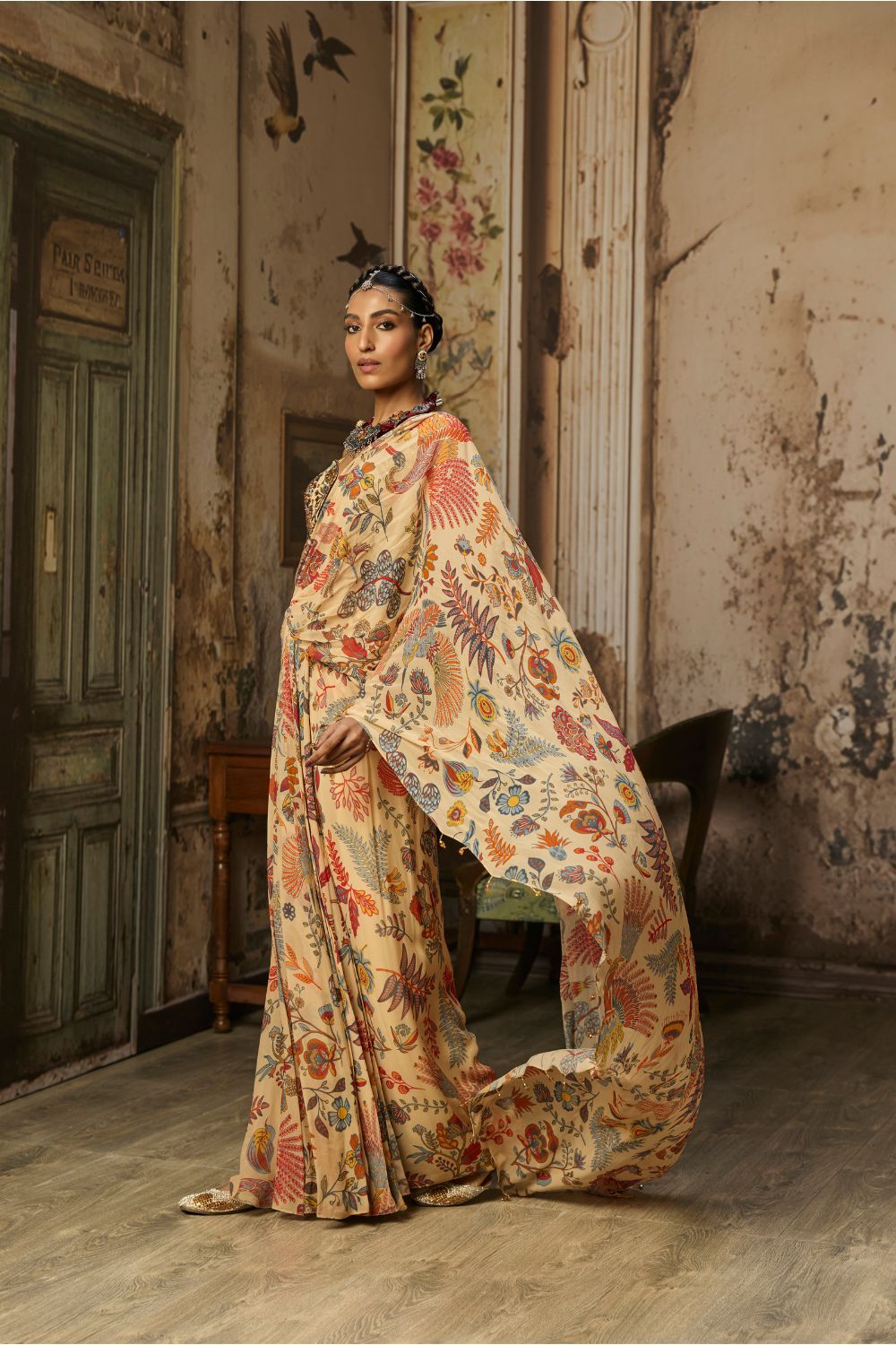 BEIGE PRINTED AND HIGHLIGHTED BLOUSE SKIRT SAREE SET