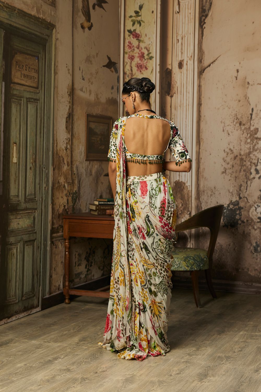 IVORY PRINT AND HIGHLIGHTED TIERED SKIRT SAREE SET