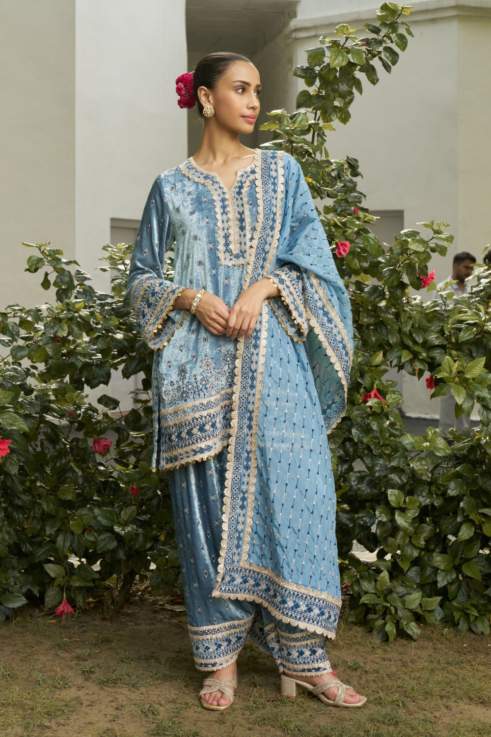 Velvet Steel Blue Tami Kurta Set With Viscose Glass Organza Steel Blue Tami Dupatta