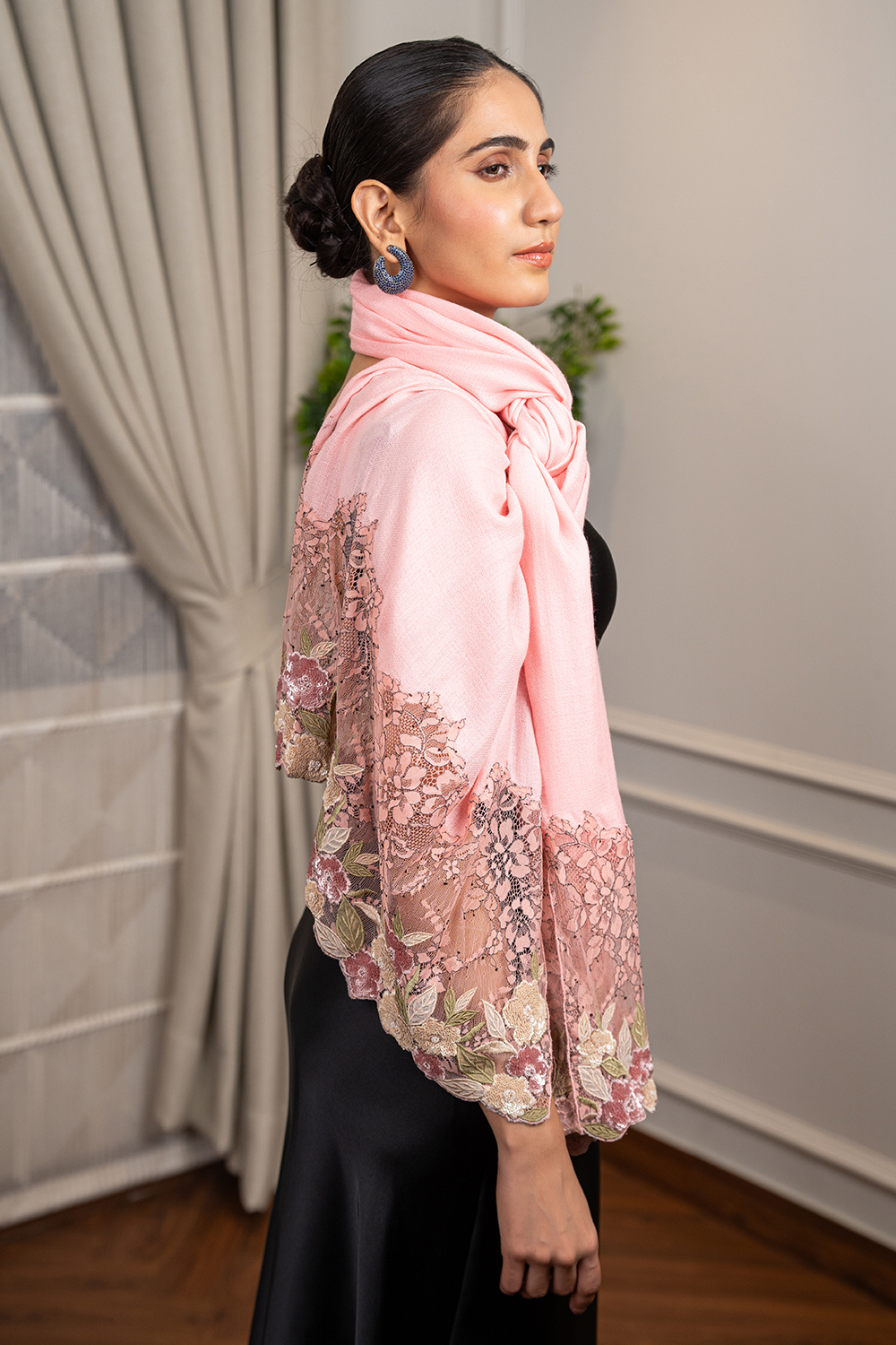 English Daisy | Embroidered Wool Silk Stole