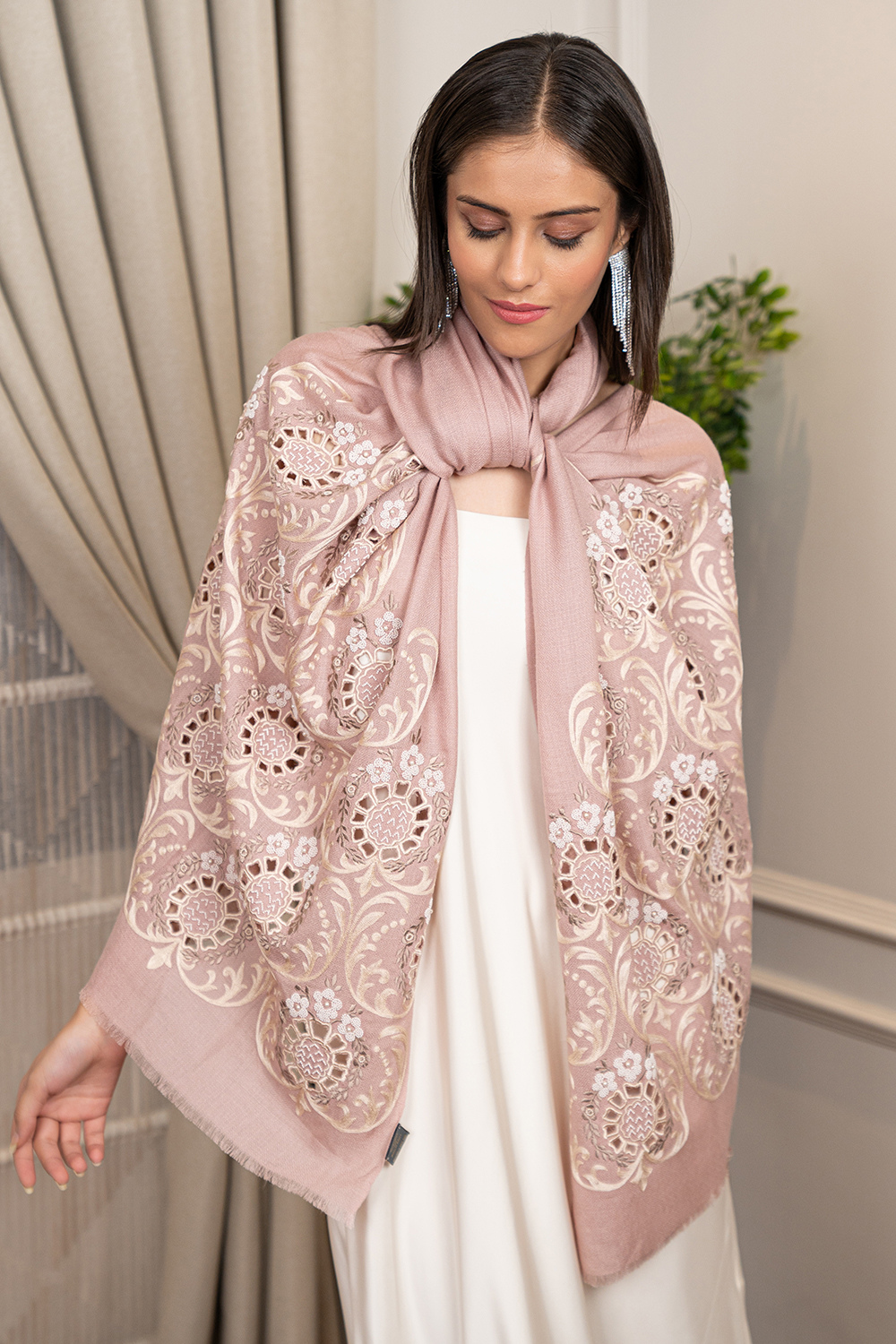 Floral Crest | Embroidered Wool Silk Stole – Pale Mauve