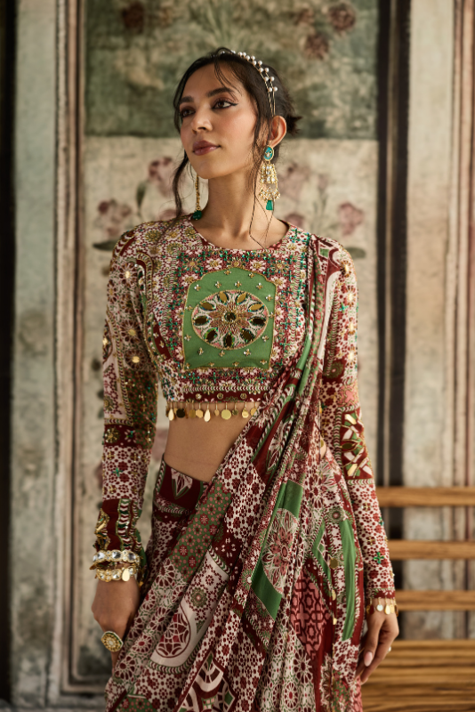 SAGE-MAROON PRINT AND HIGHLIGHTED  SLIT SKIRT SAREE SET