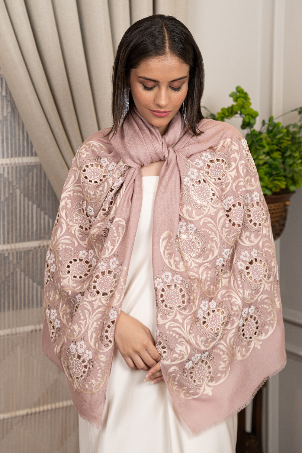 Floral Crest | Embroidered Wool Silk Stole – Pale Mauve