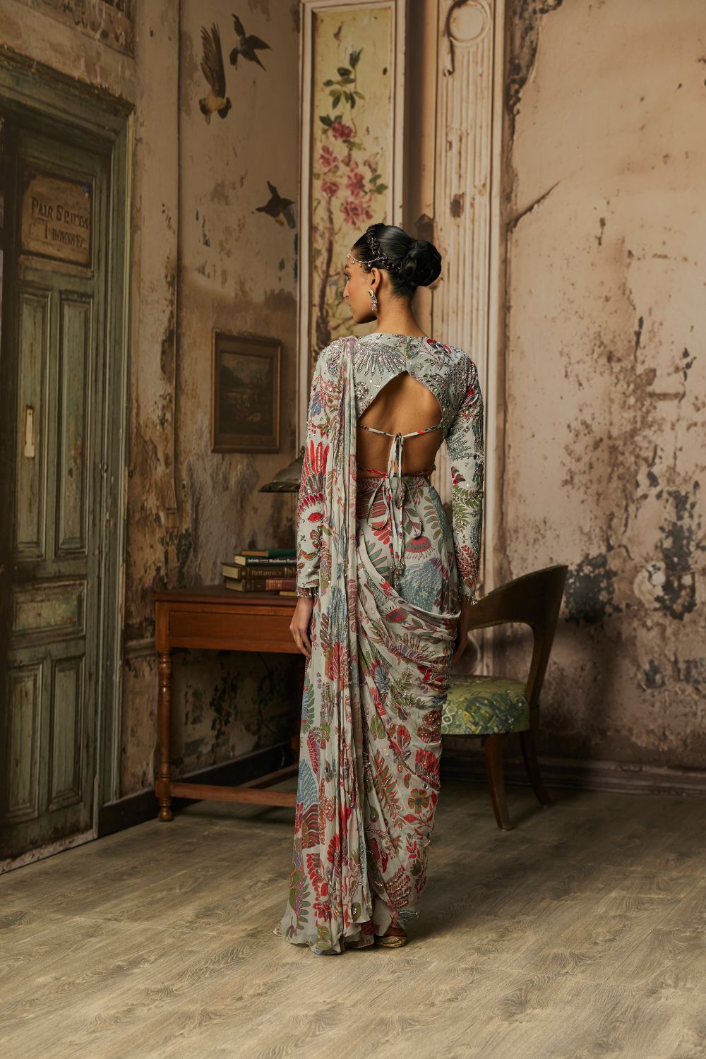 SLATE GREY PRINTED AND HIGHLIGHTED TIERED SKIRT SAREE SET