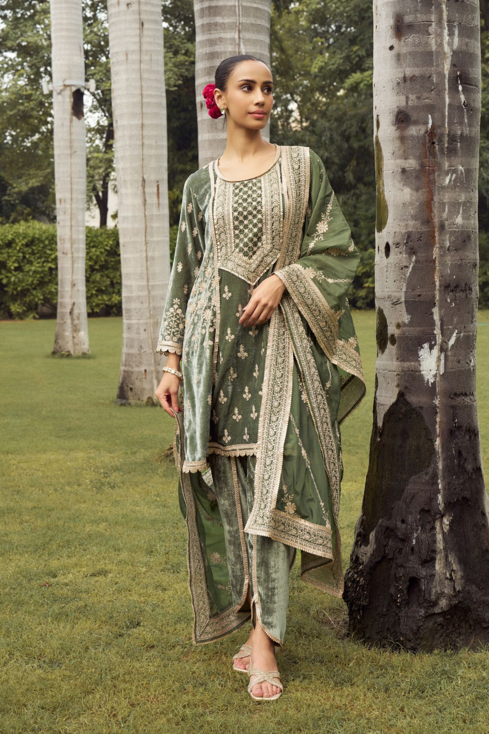 Velvet Shayari Olive Green Kurta Set With Banarsi Stripe Pani Gold Olive Green Shayari Dupatta