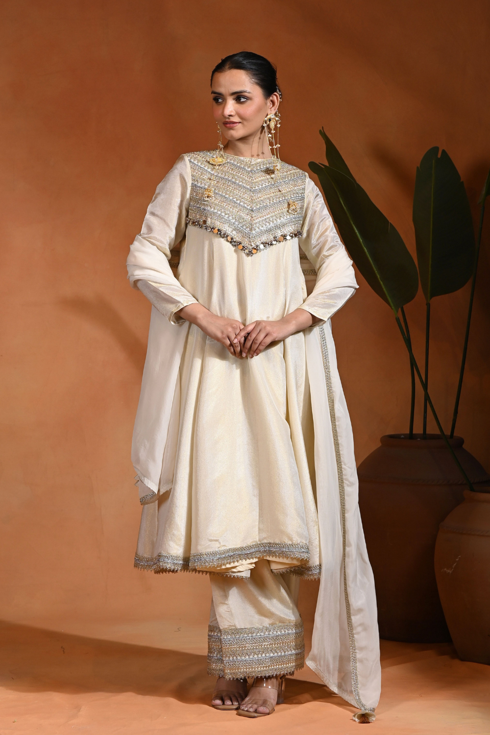 Ivory L04