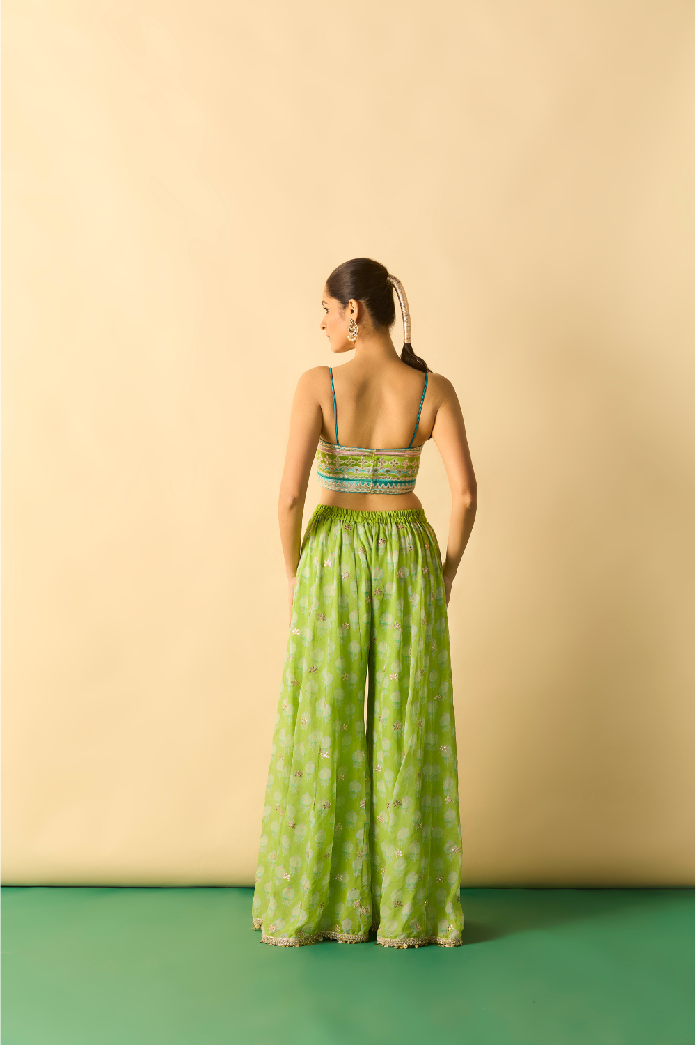 Dharika Cape Set