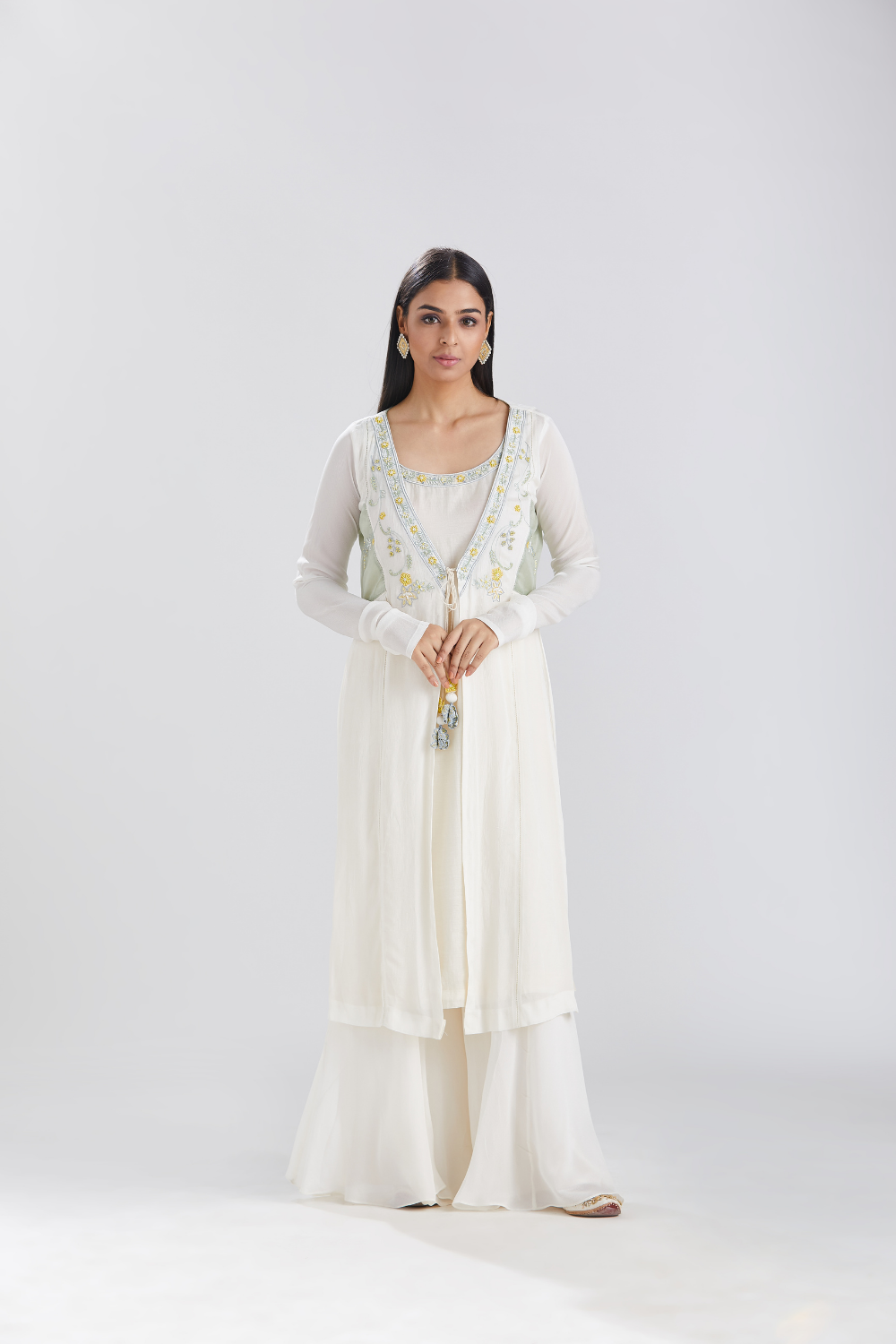 Motia Nyra set