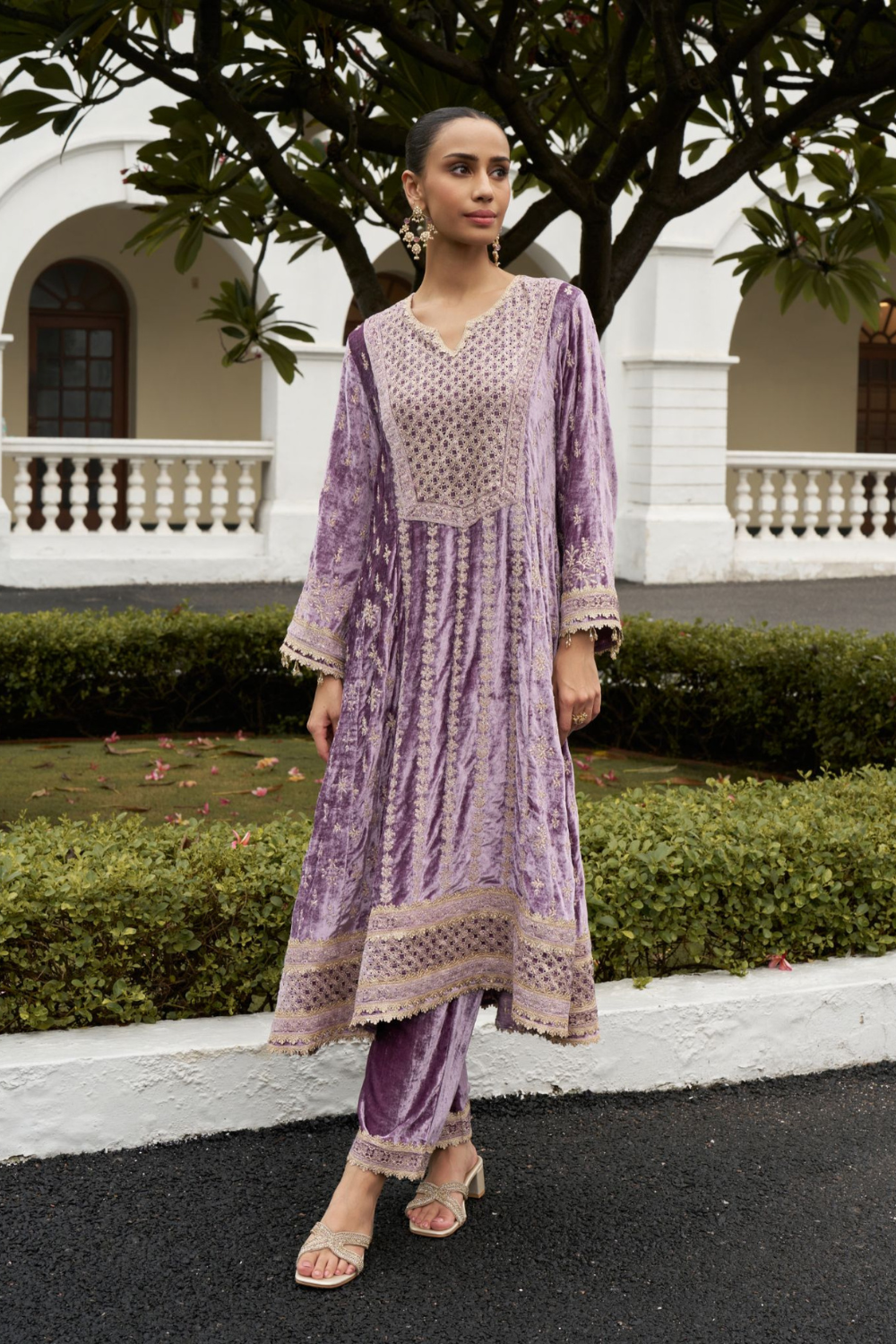 Velvet Suramya Lavender Kurta Set With Banarsi Stripe Pani Gold Lavender Suramya Dupatta