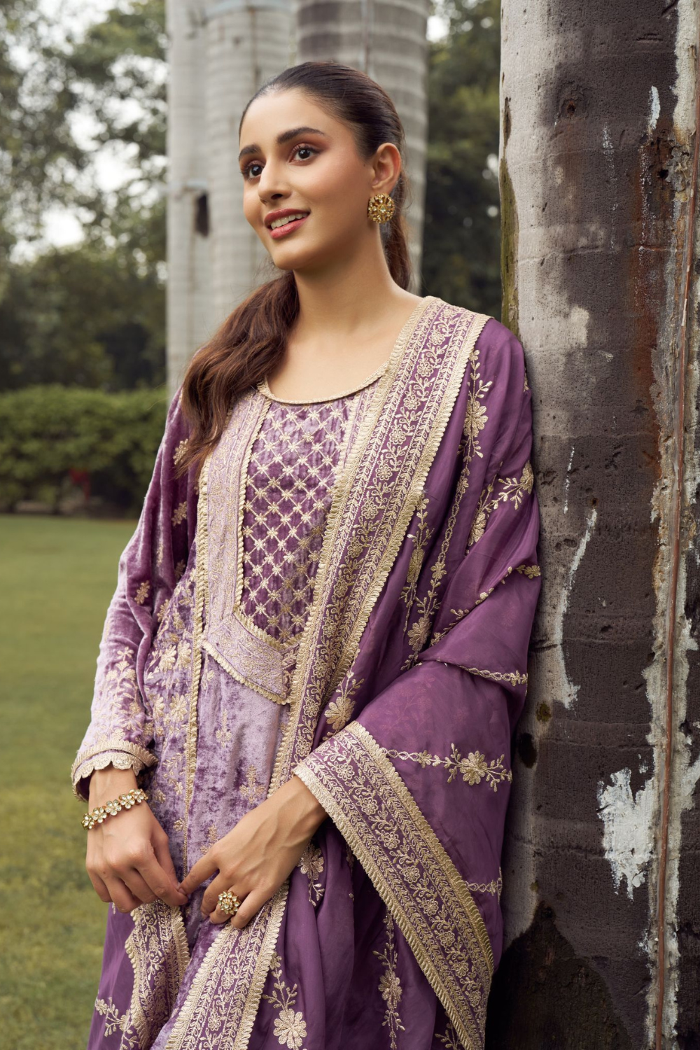 Velvet Shayari Lavender Kurta Set With Banarsi Stripe Pani Gold Lavender Shayari Dupatta