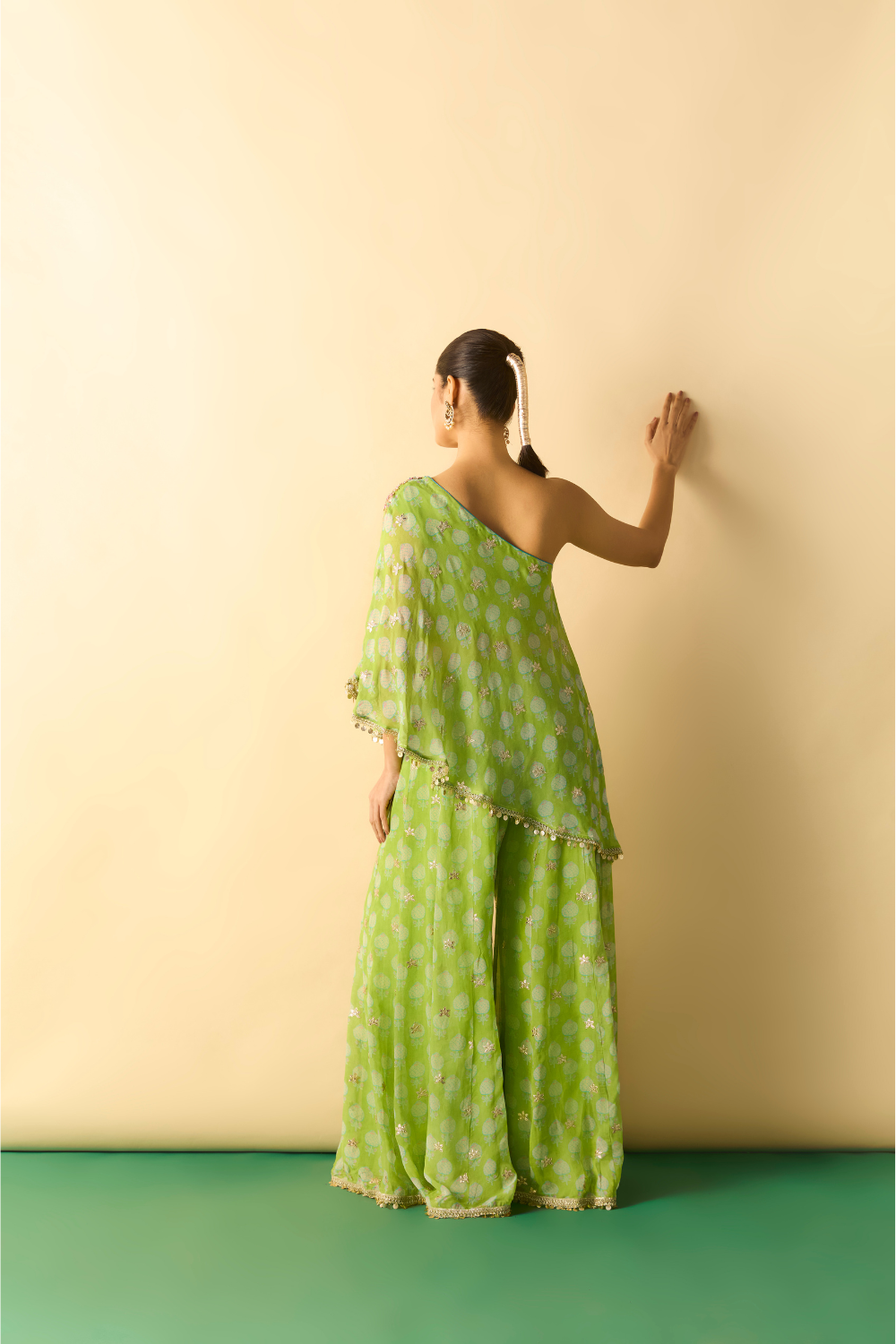 chhavi one shoulder set